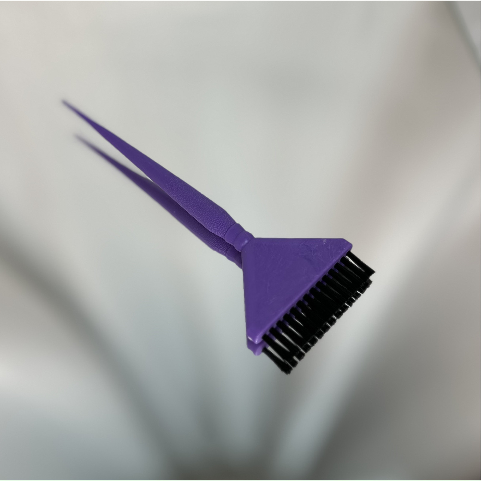 Кисть для кератина c коротким ворсом средней жесткости, фиолетовая