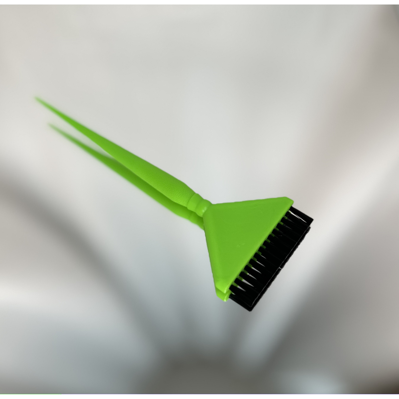 Кисть для кератина c коротким ворсом средней жесткости, зеленая