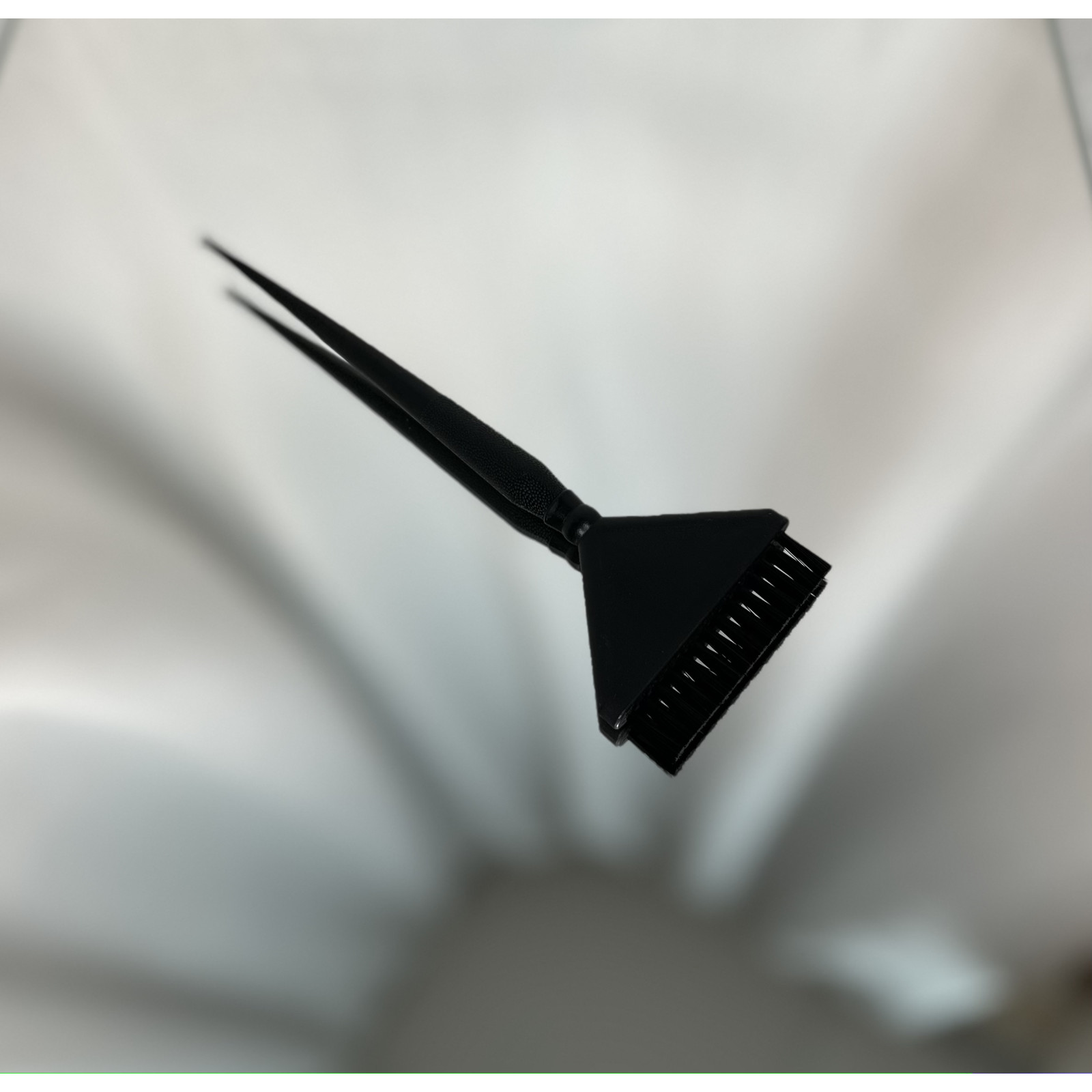 Кисть для кератина c коротким ворсом средней жесткости, черная